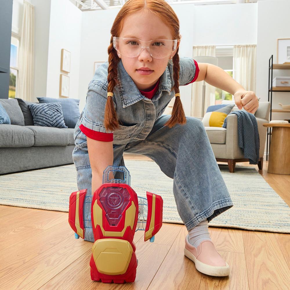 Marvel Avengers Iron Man Arc Blaster Roleplay Toy with 3 NERF Darts - Image 3