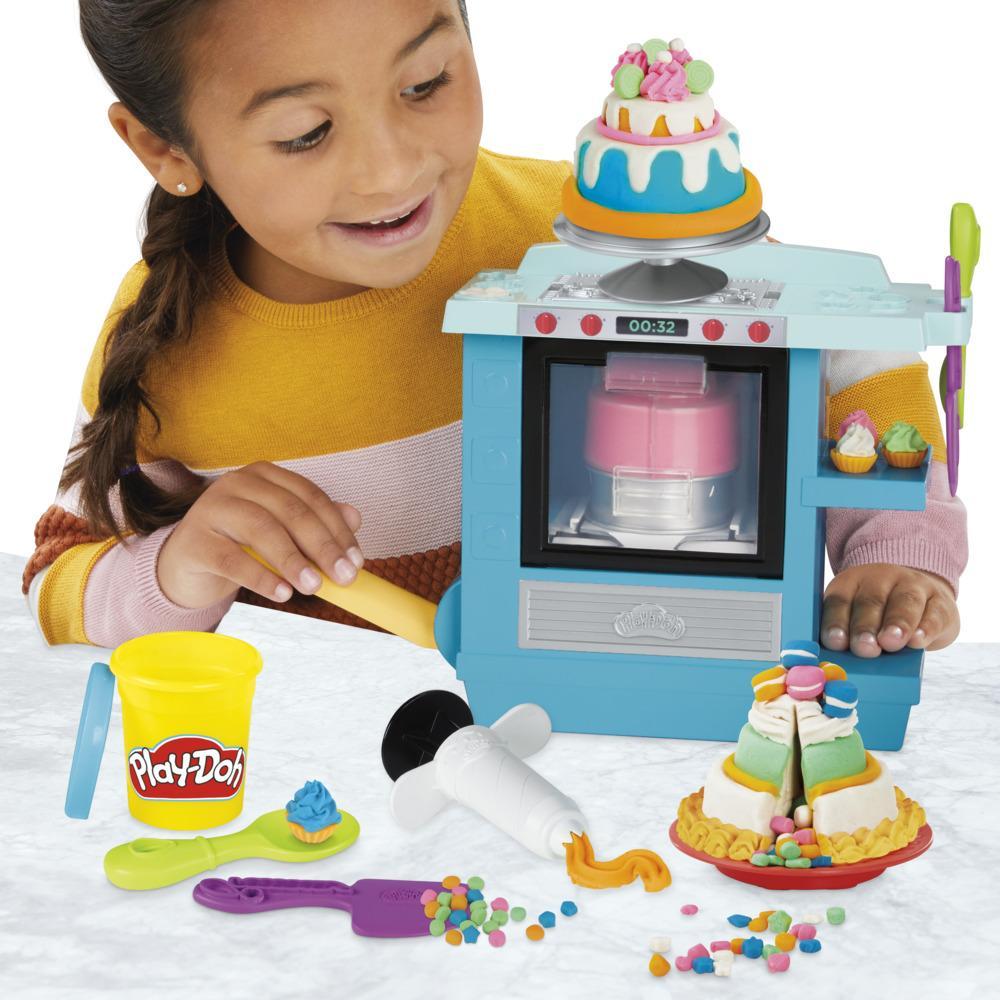 Play-Doh Kitchen Creations Rising Cake Oven Playset for Kids 3 Years and Up with 5 Cans Non-Toxic - Image 5
