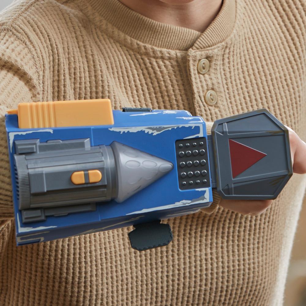 Star Wars The Mandalorian Dual Attack Gauntlet Lights Sounds Interactive Toys Ages 5 - Image 2